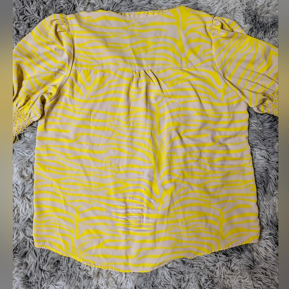 Zebra Animal Print XL Yellow and Tan Puff Sleeve with V-Neck Top - Picture 4 of 9